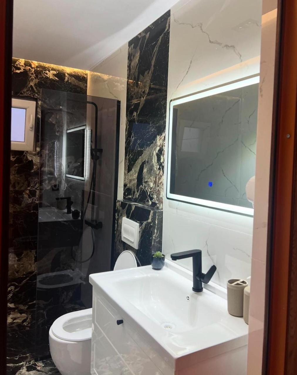 Hotel Europa Prishtina Pristina Eksteriør billede